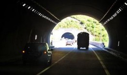 失控隧道在线观看,惊心动魄的神秘之旅