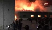 新疆火灾网友爆料视频,惊心动魄的救援瞬间