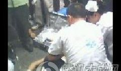 大学生街头爆料视频,大学生揭露校园内幕，引发社会关注