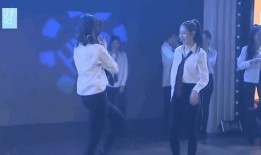 野外美女吃瓜视频大全免费观看